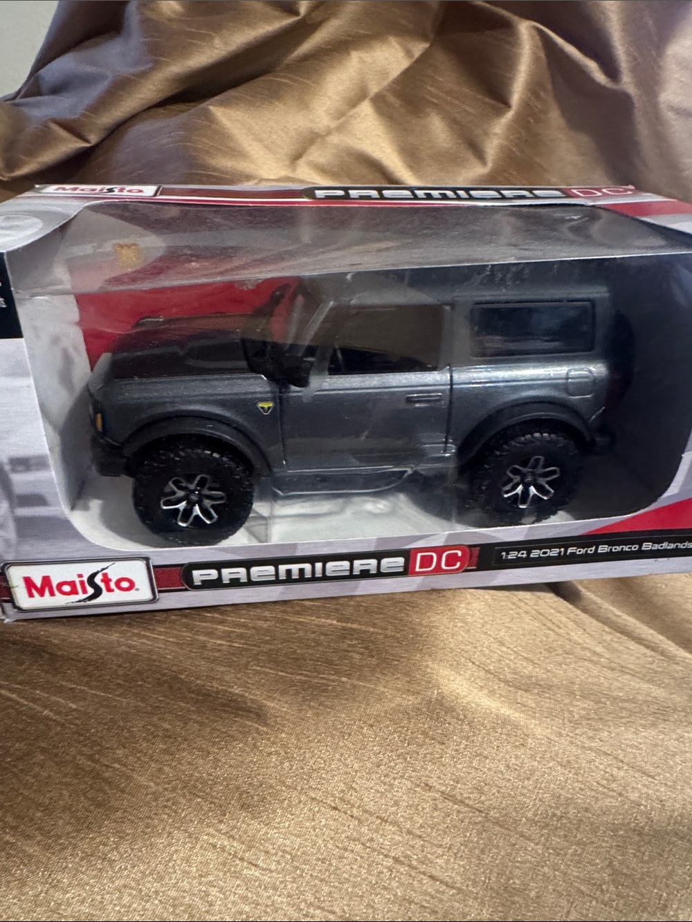 Maisto Premiere DC 1:24 Ford Bronco Badlands Toy - Gray